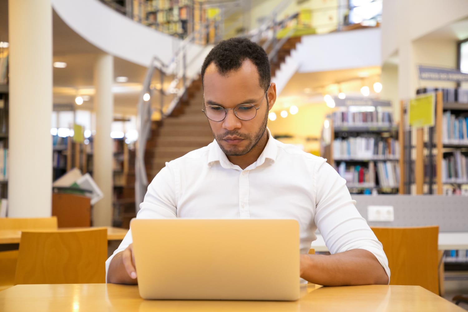 Curso de Biblioteca e Informação