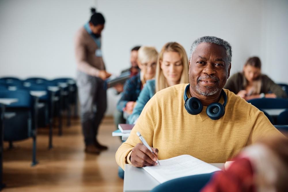 Curso de Alfabetização de Jovens e Adultos - Informativo